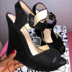 Black Wedges